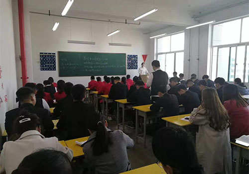 甘肃东方航空高铁学校爱国教育活动一幕