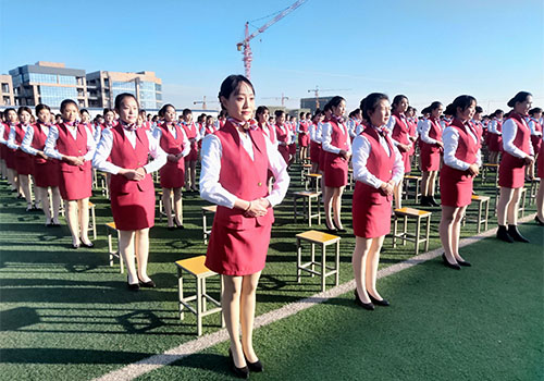 甘肃东方航空高铁学校学生礼仪成果展示一幕